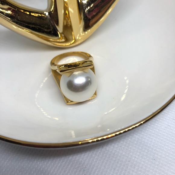New Arrival!! Statement Maker Pearl Ring- Big and Bold - SZ 6 - Picture 8 of 9